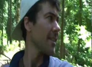 В лесу трахает жену в анальную дырку